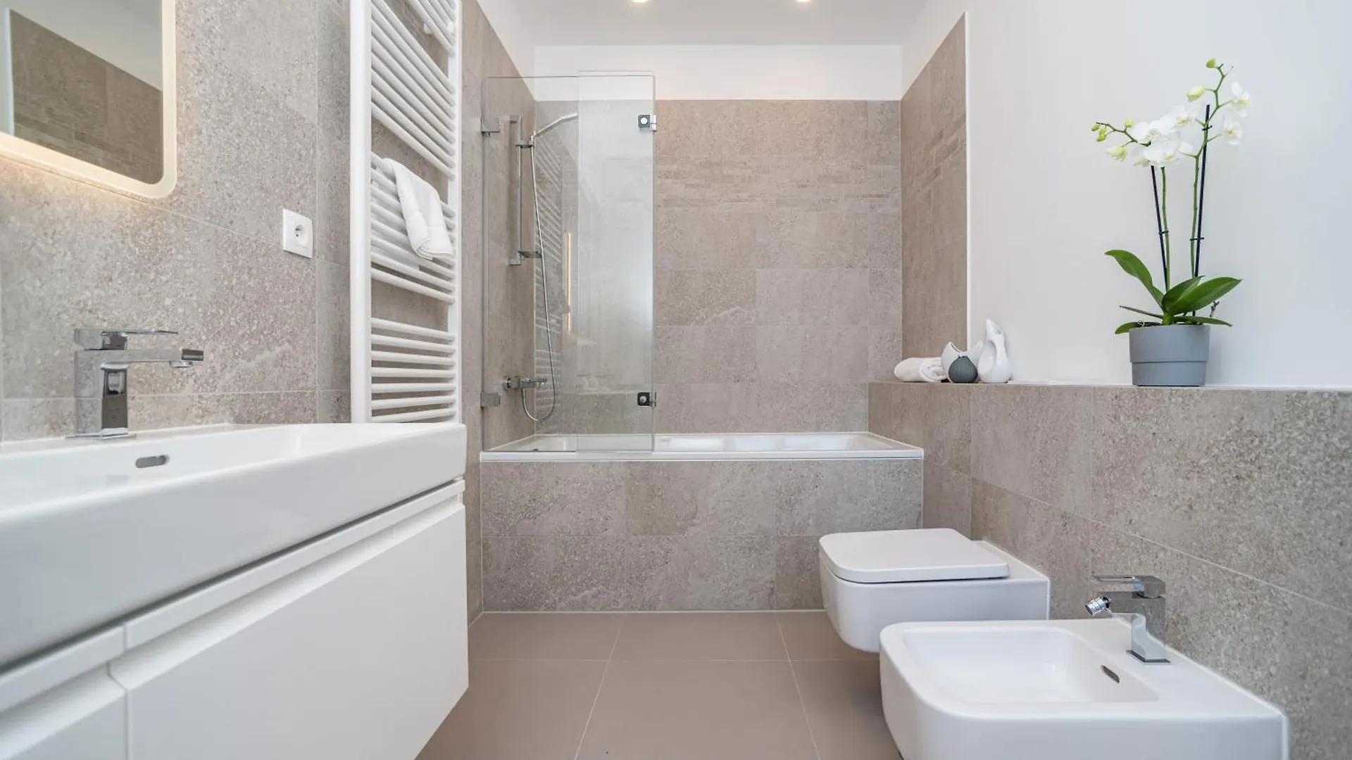 High-Class Rooftop Apt. With Spacious Terrace Prague