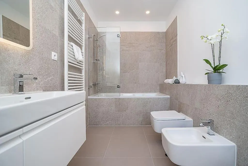 High-Class Rooftop Apt. With Spacious Terrace Prague Apartment