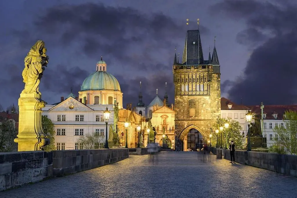High-Class Rooftop Apt. With Spacious Terrace Prague Apartment